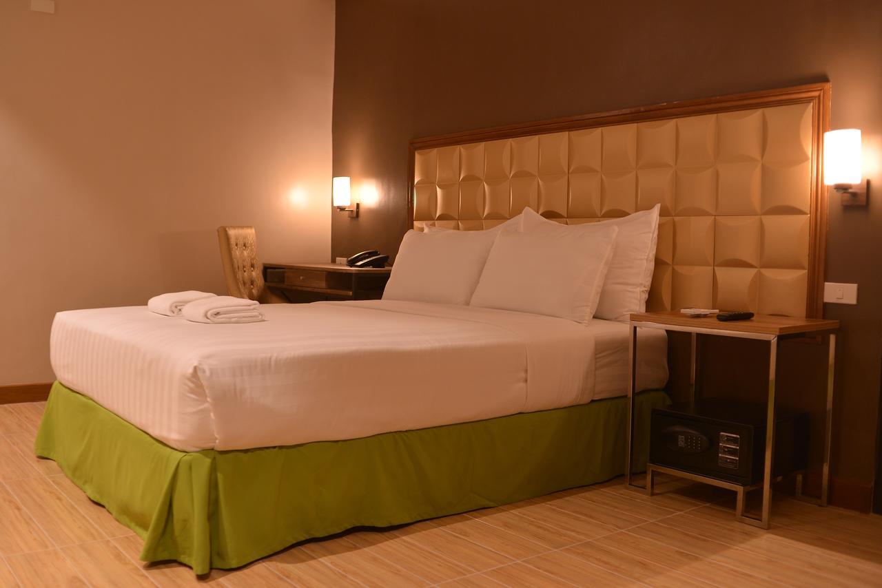 נגה Robertson Hotel מראה חיצוני תמונה